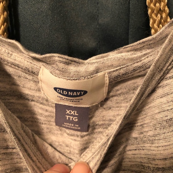 Old navy sleeveless top (inventory tub #1) - Picture 3 of 6